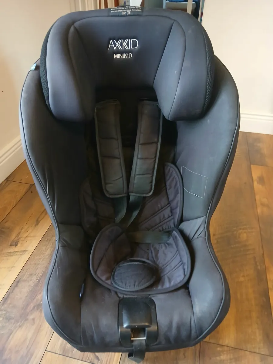 Axkid rear facing car seat - Image 4
