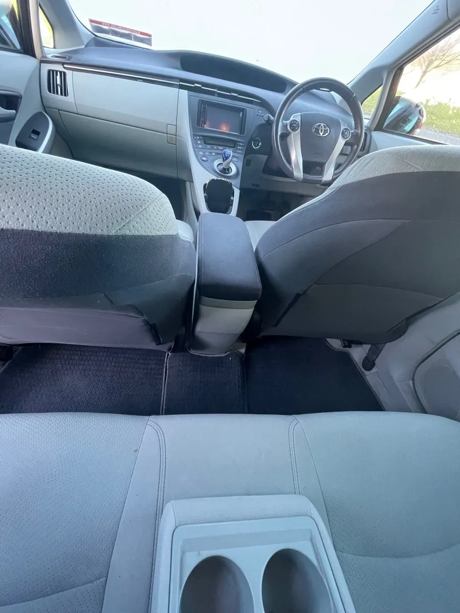 Toyota Prius 2011 - Image 4