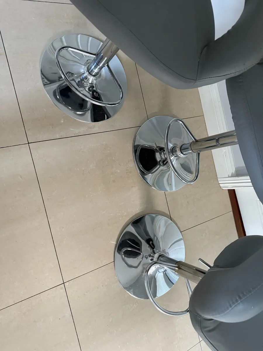 Kitchen island swivel chairs - Image 2