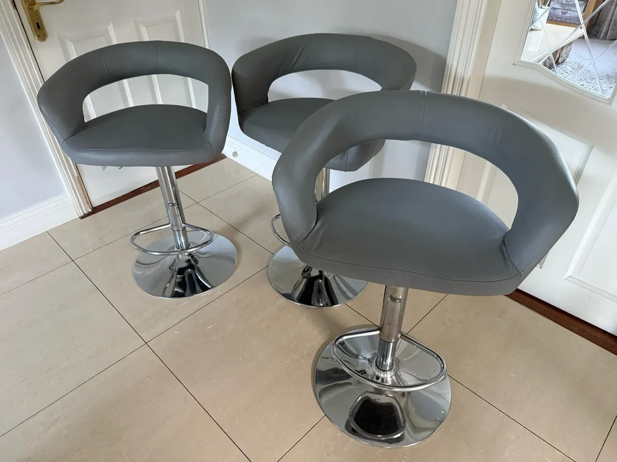 Kitchen island swivel chairs - Image 4