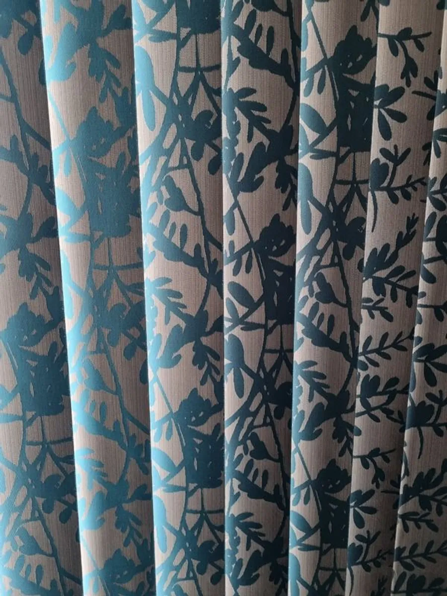 Vertical Venetian Blind and matching Roller blind - Image 1