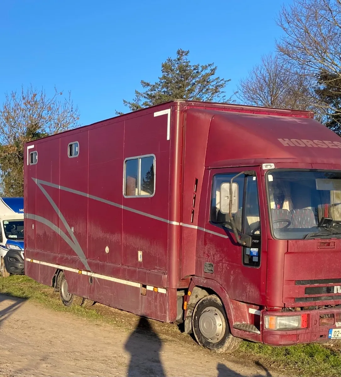 7.5 tonne horse lorry - Image 1