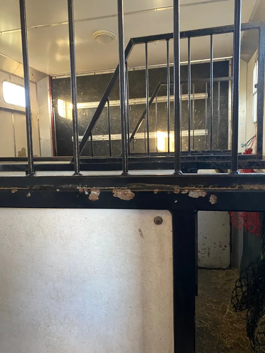 7.5 tonne horse lorry - Image 4