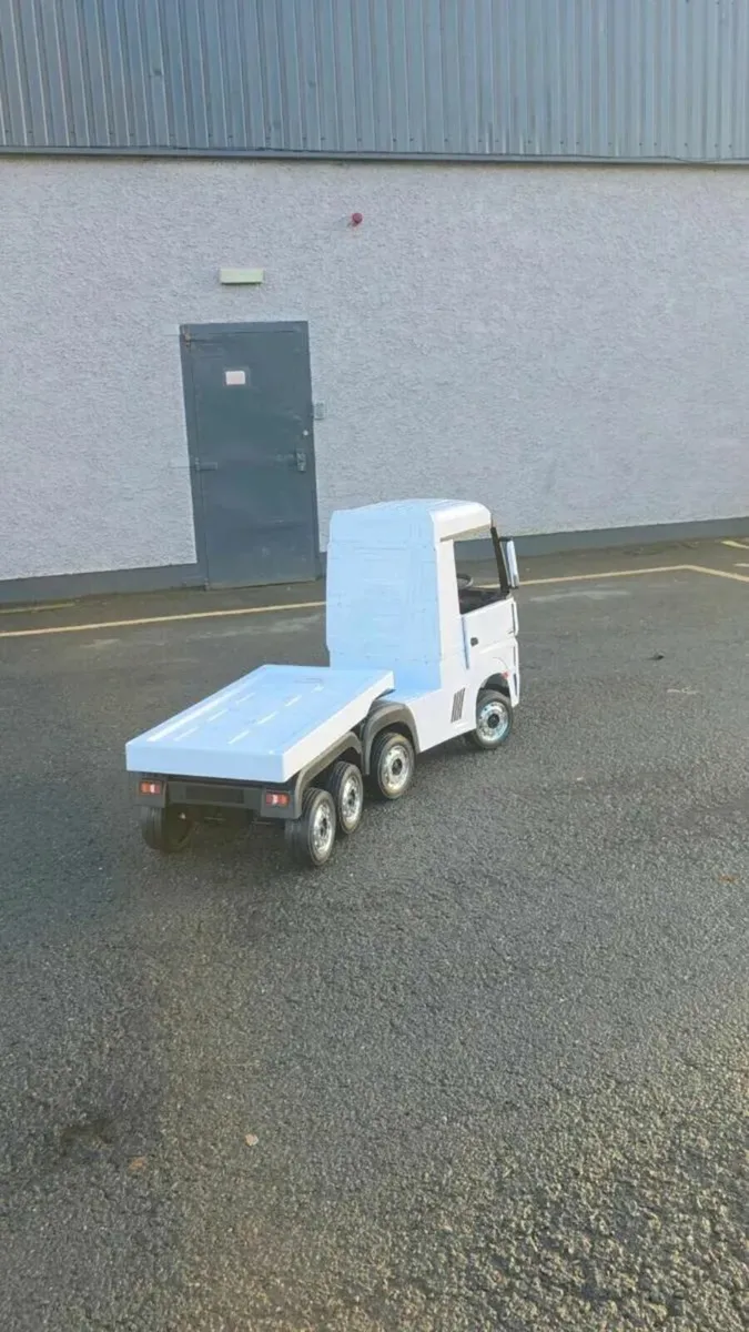 Kids Electric Lorry brand new - Image 3