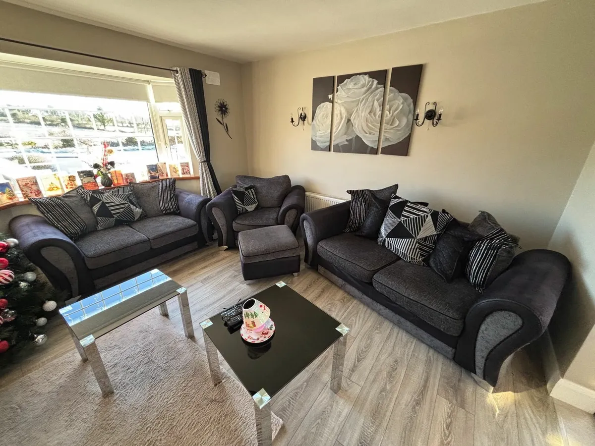 High Quality DFS  3 piece suite with Pouch - Image 1