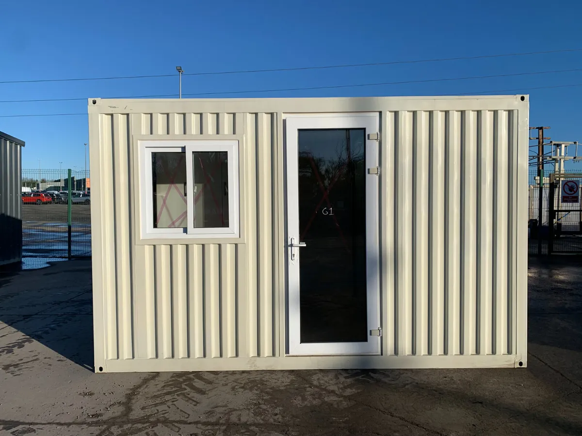 UNRESERVED 13 X 7 PORTABLE OFFICE UNIT - Image 1