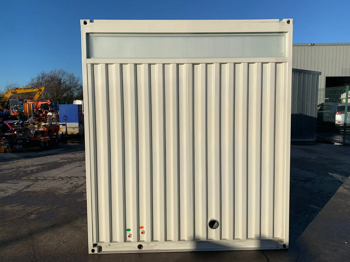 UNRESERVED 13 X 7 PORTABLE OFFICE UNIT - Image 3
