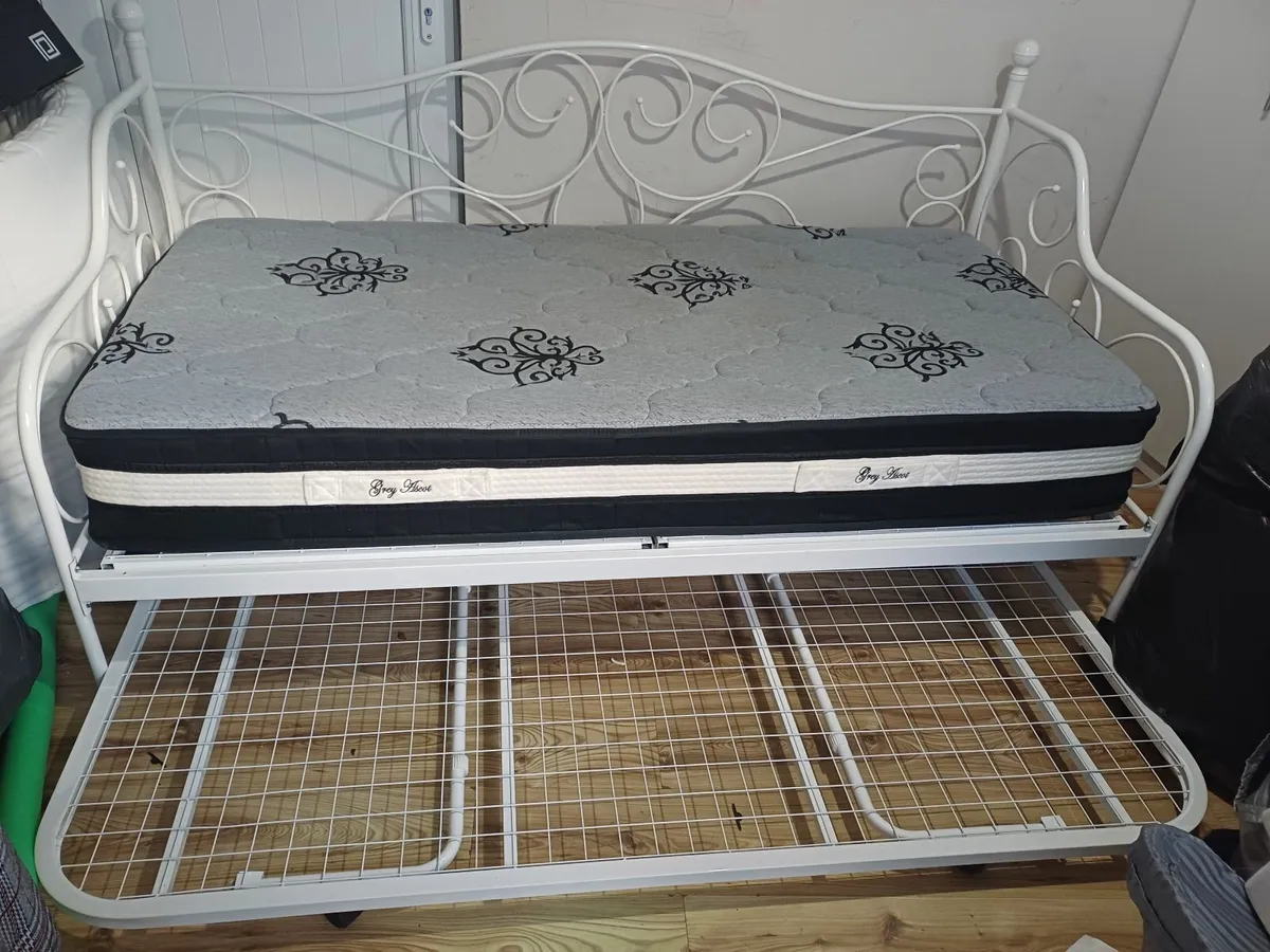 Katherine day bed - Image 2