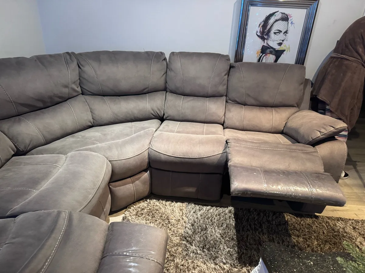 Ez Living recliner corner sofa - Image 4