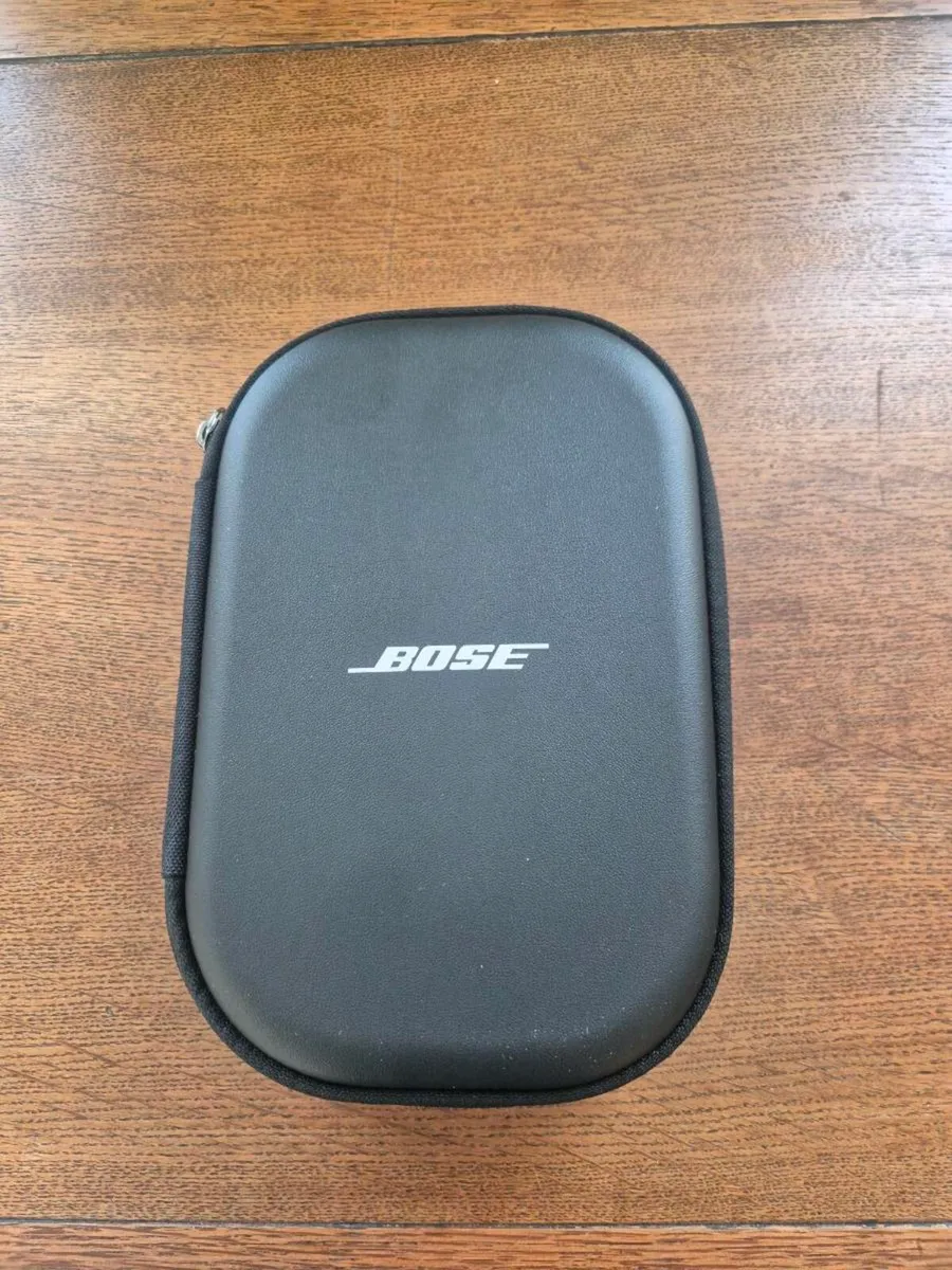 Bose headphones - Image 1