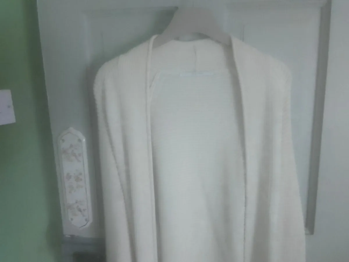 Part two cream wool cardigan size 10 / 12' as new - Image 4