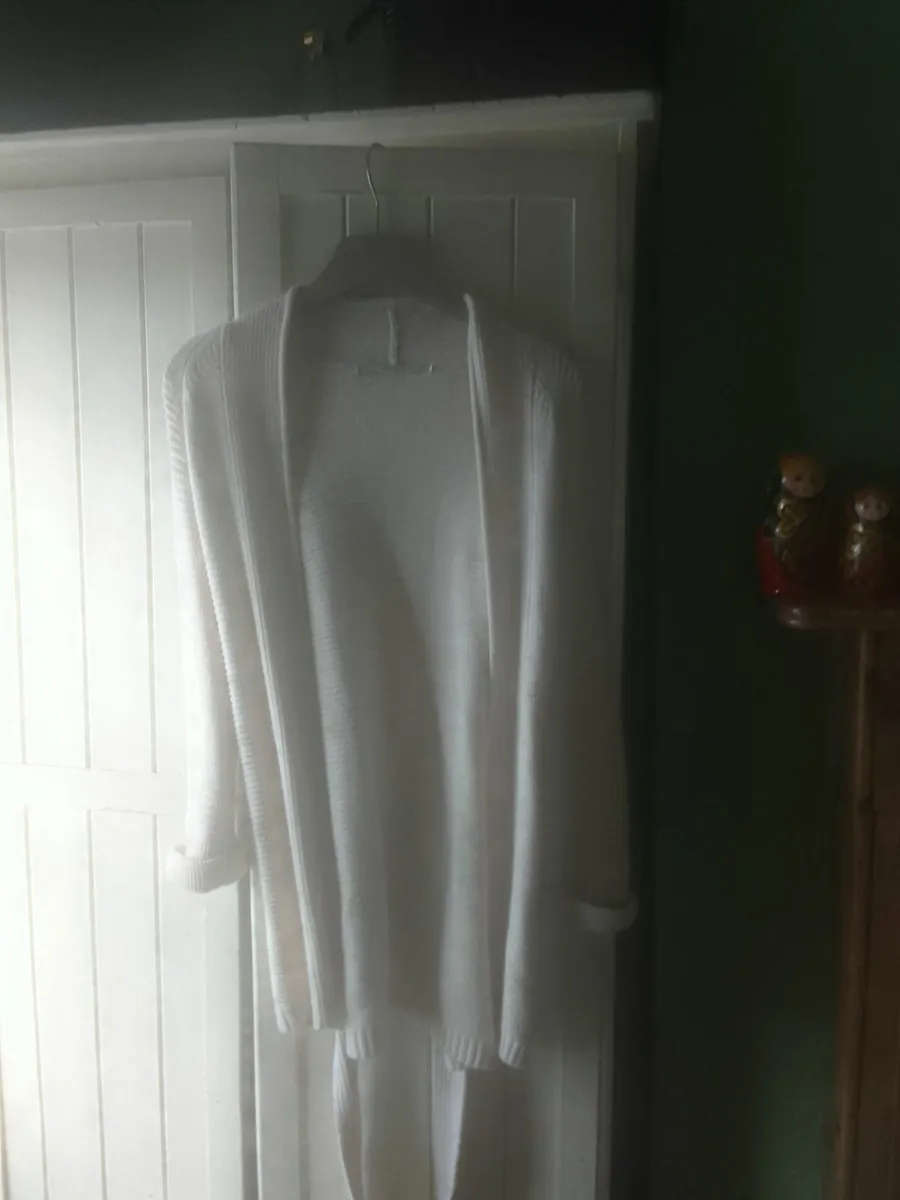 Part two cream wool cardigan size 10 / 12' as new - Image 2