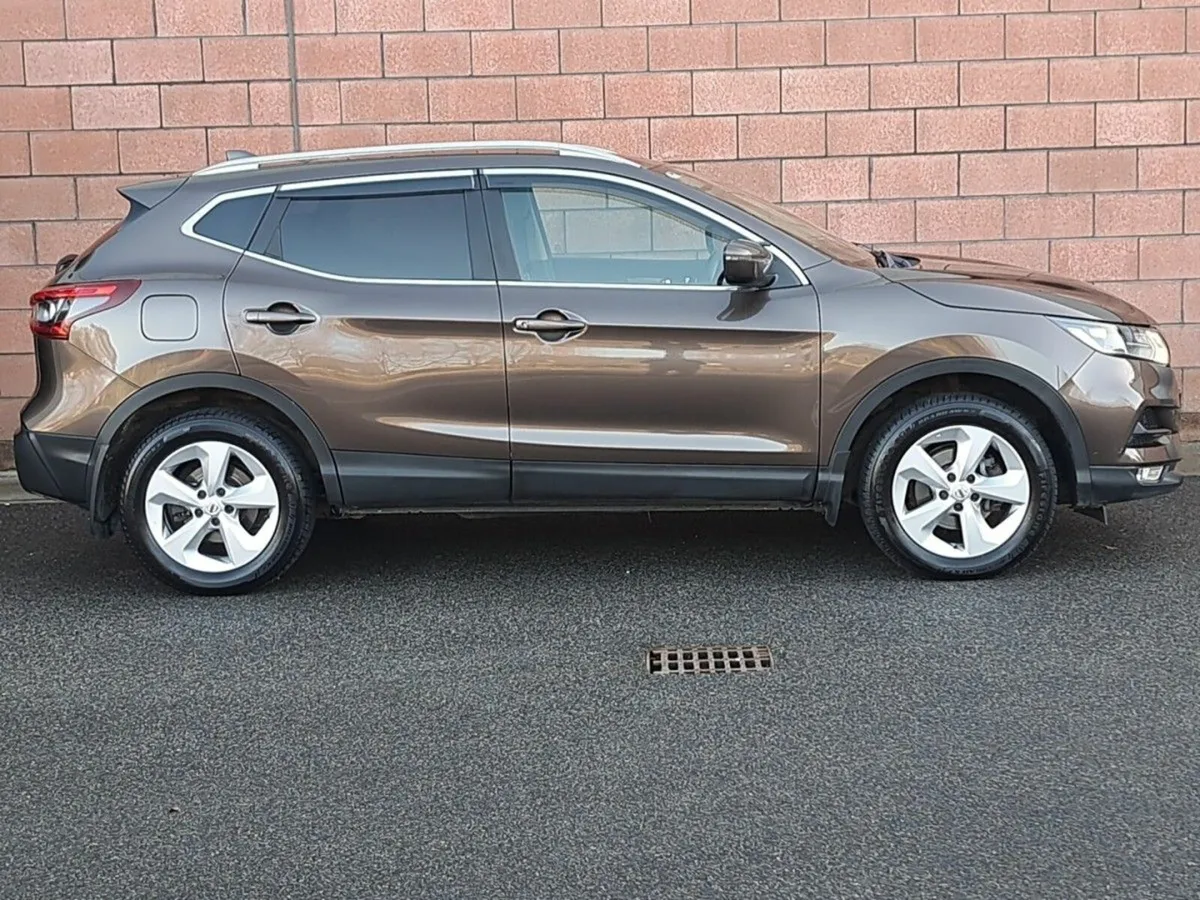 Nissan Qashqai SV Premium with Moonroof 1.5 Diesel - Image 4