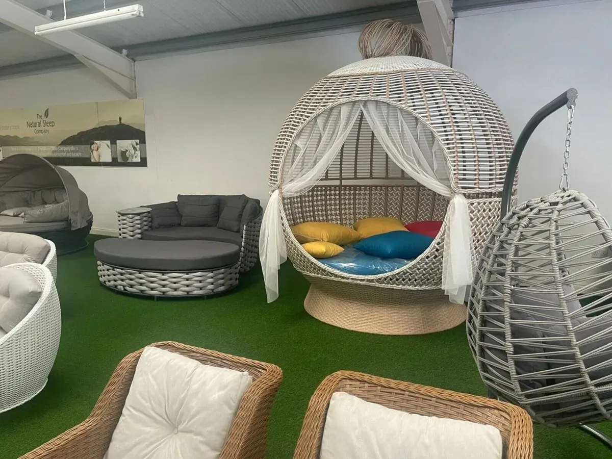 Round Garden Pod brand new garden furniture - Image 2