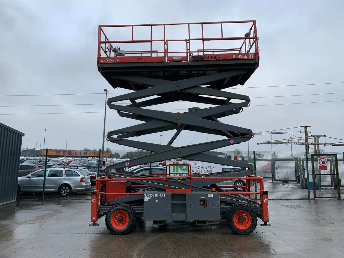2018 SKYJACK SJ9250 RT DIESEL SCISSORS LIFT FOR AU - Image 1