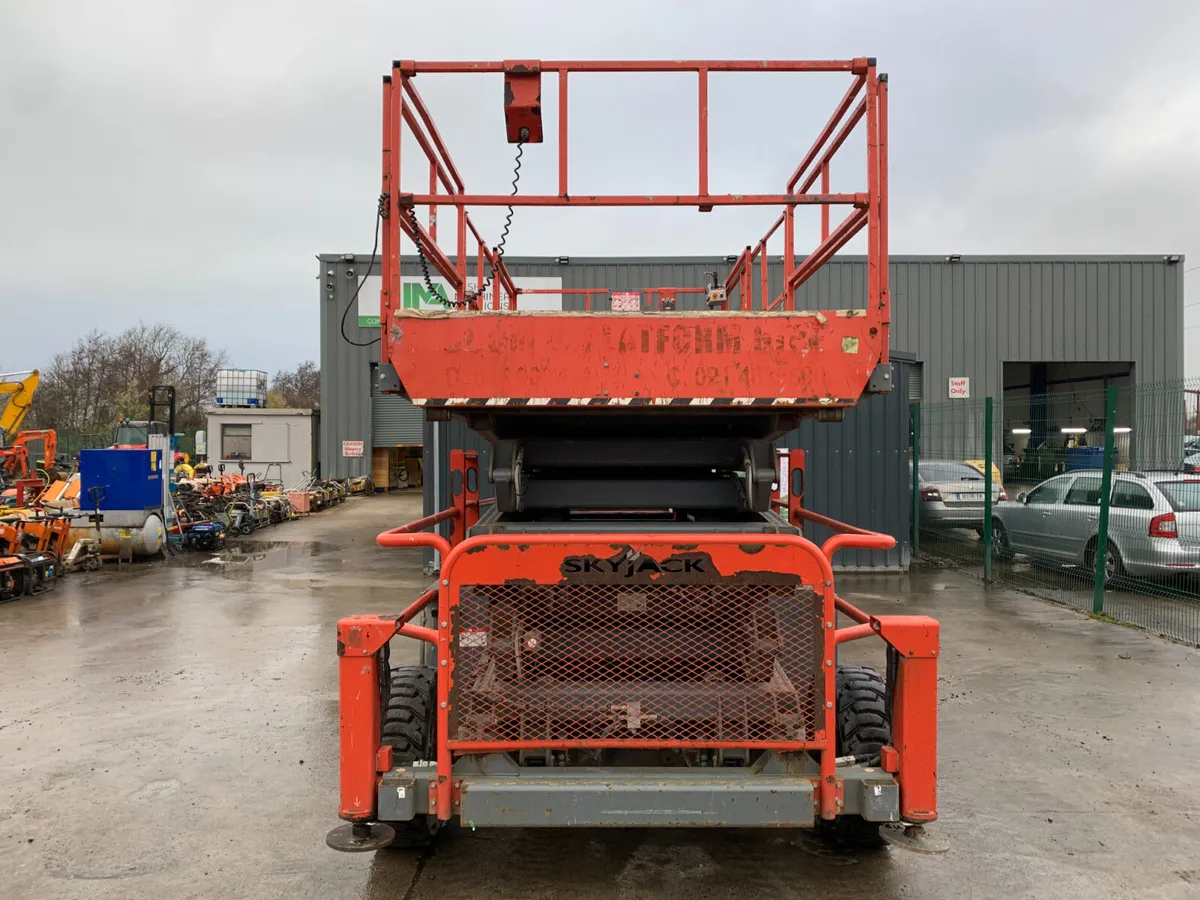 2018 SKYJACK SJ9250 RT DIESEL SCISSORS LIFT FOR AU - Image 3