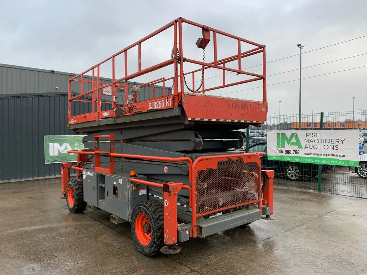 2018 SKYJACK SJ9250 RT DIESEL SCISSORS LIFT FOR AU - Image 2