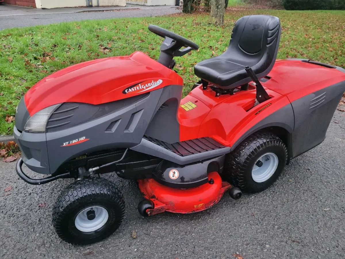 2015 castlegarden lawnmower xt190 - Image 1