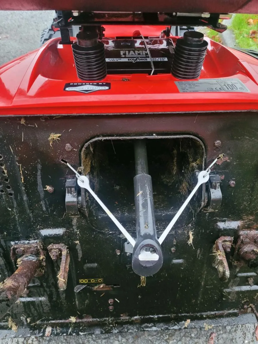 2015 castlegarden lawnmower xt190 - Image 3