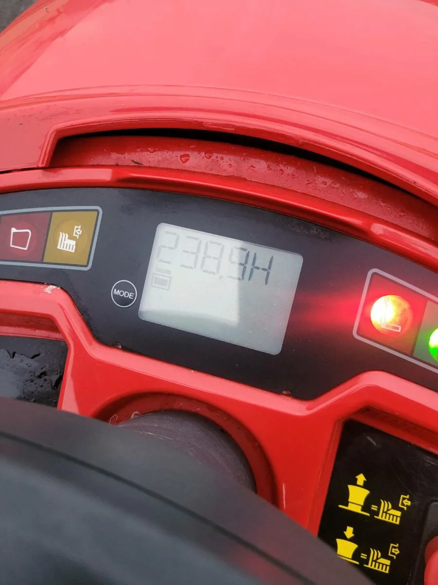 2015 castlegarden lawnmower xt190 - Image 4