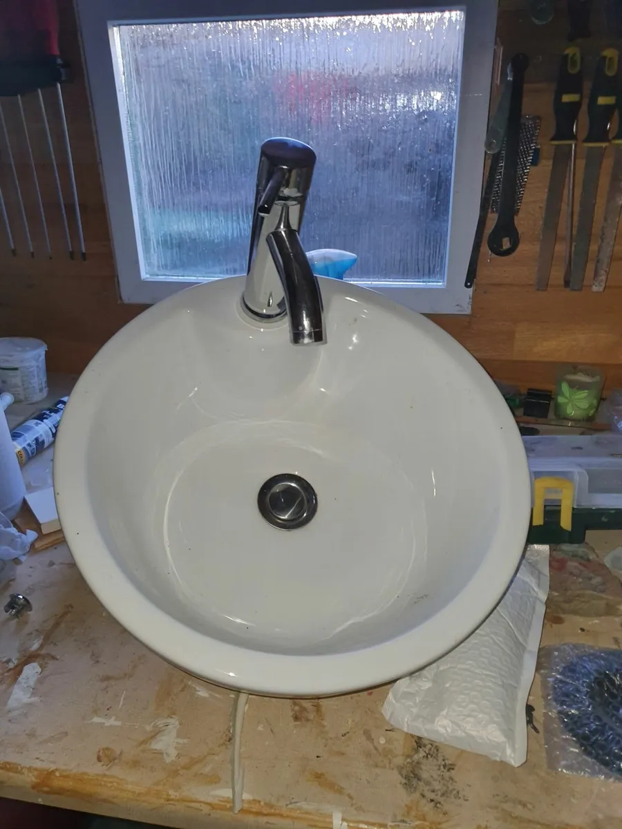 Wash hand basins - Image 1