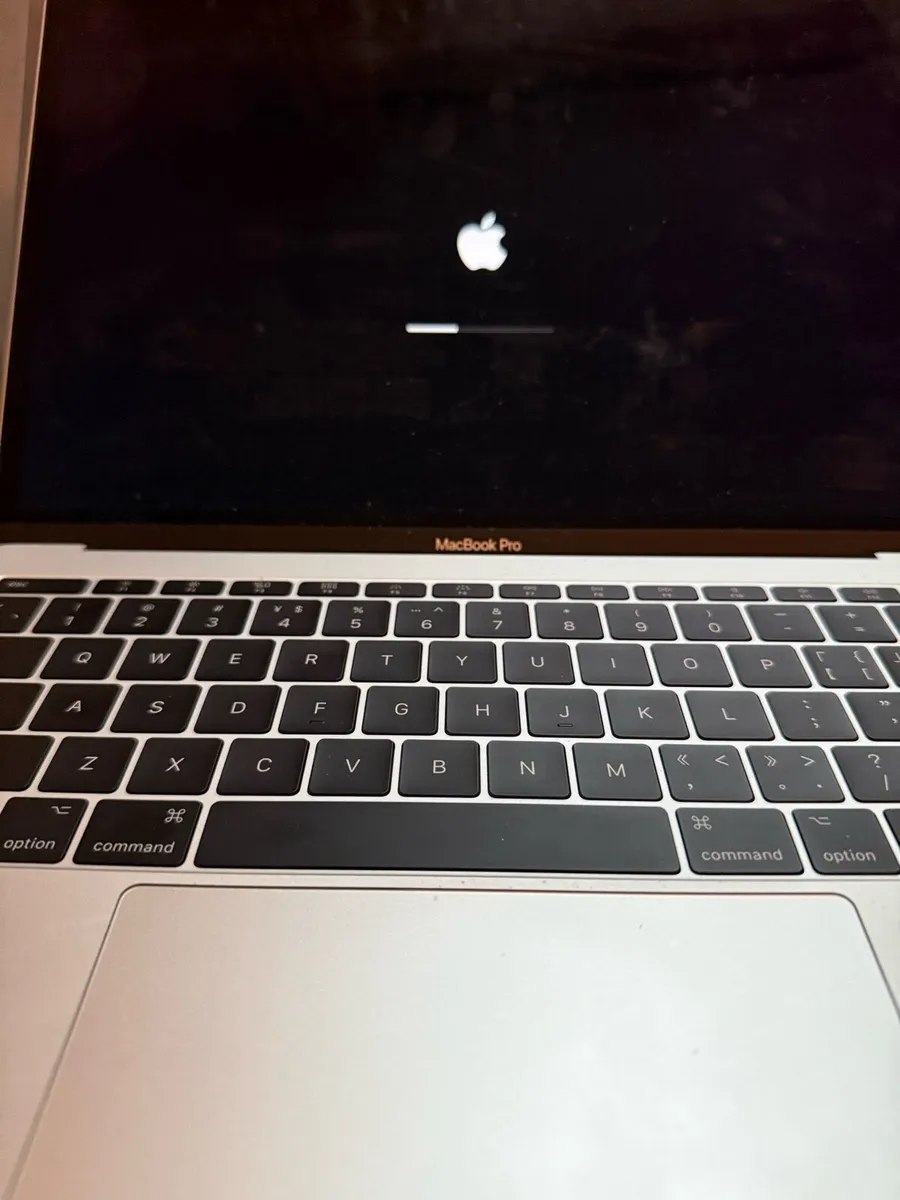 Apple macbook - Image 4