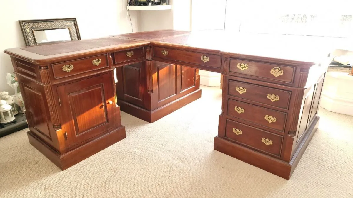 Partner Desk - Image 1