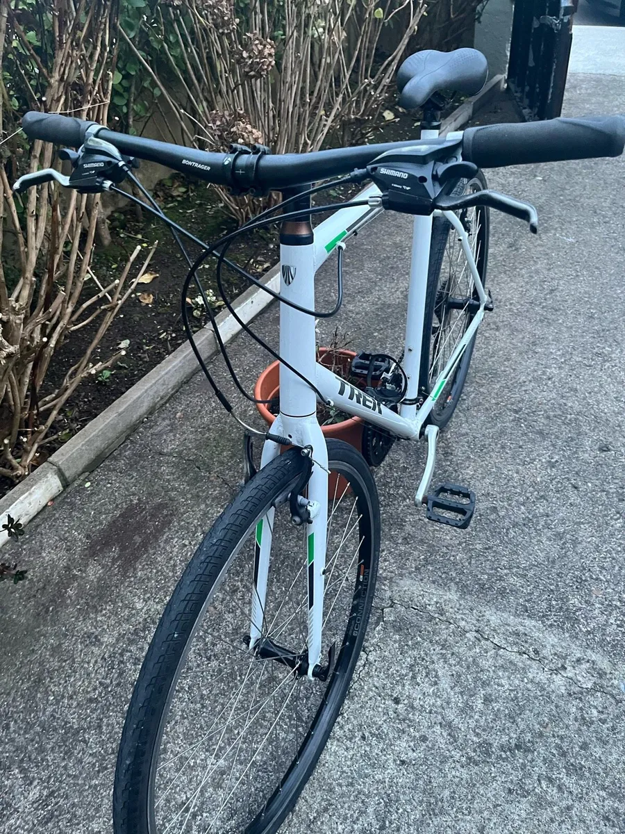 Men Trek,FX2 hybrid bike. - Image 2