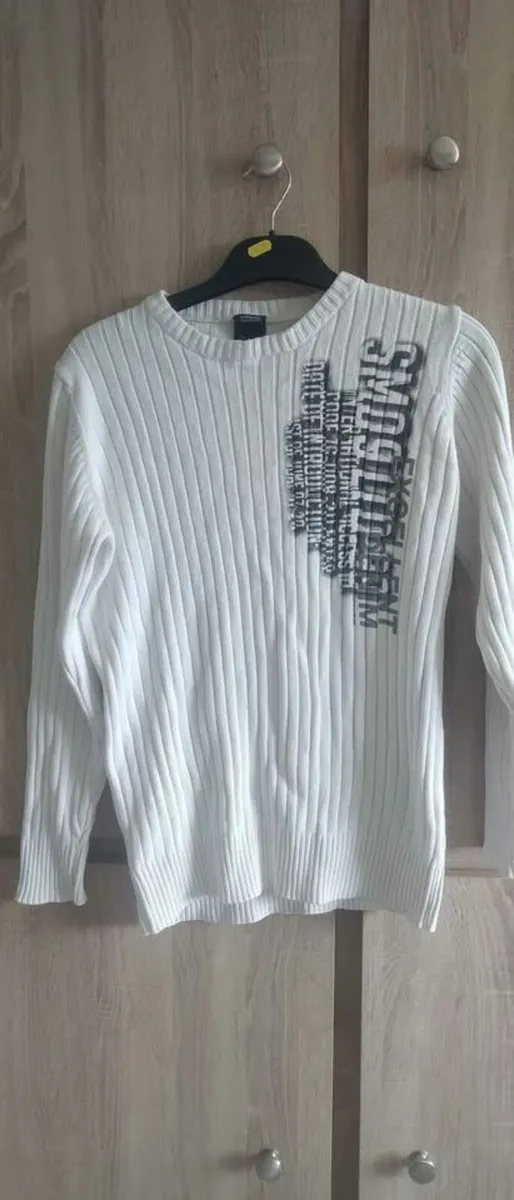 White man sweater size fits sm m worn once - Image 1