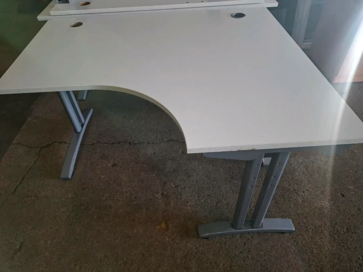 Office furniture - Image 1