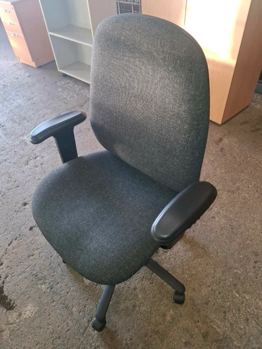 Office furniture - Image 2