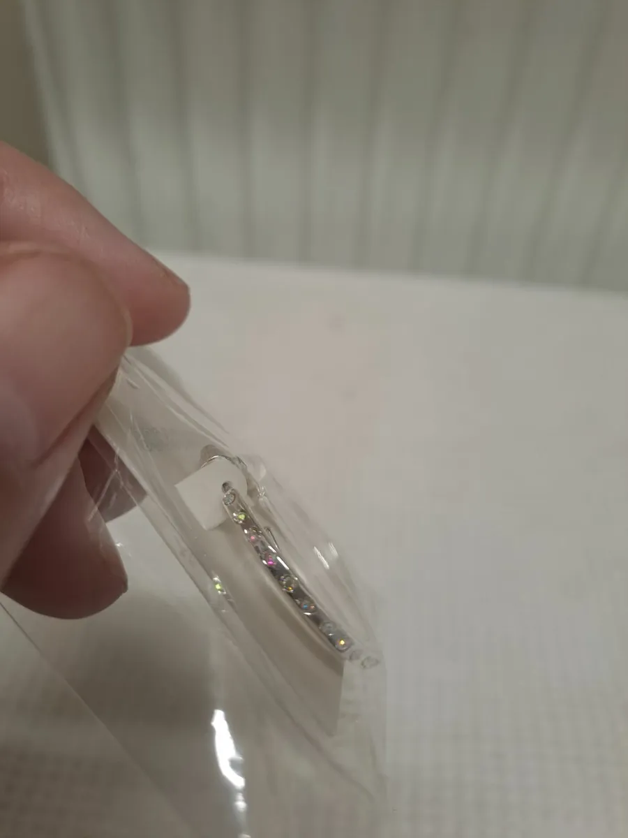 Free Sparkly hoop earrings - Image 3