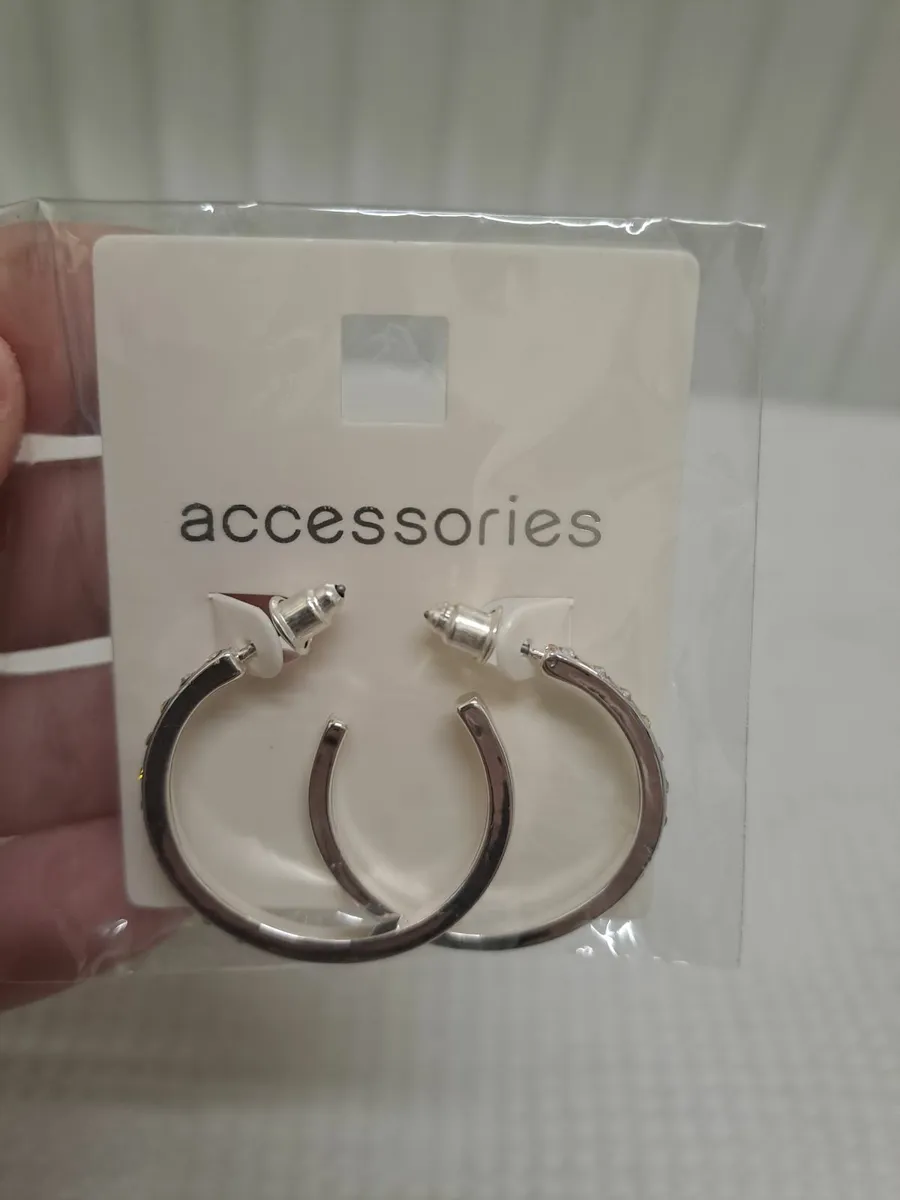 Free Sparkly hoop earrings - Image 1