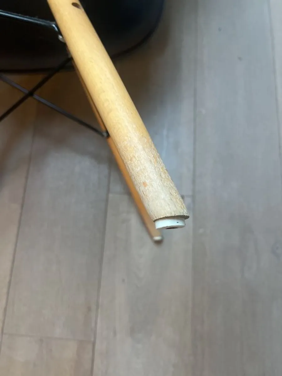 eames style dining chairs with arm rests x 2 - Image 3