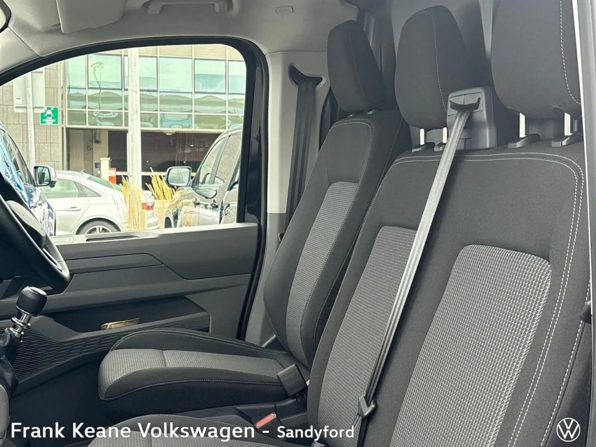 Volkswagen Transporter HIGHLINE AUTO 30 LWB 150BHP - Image 4