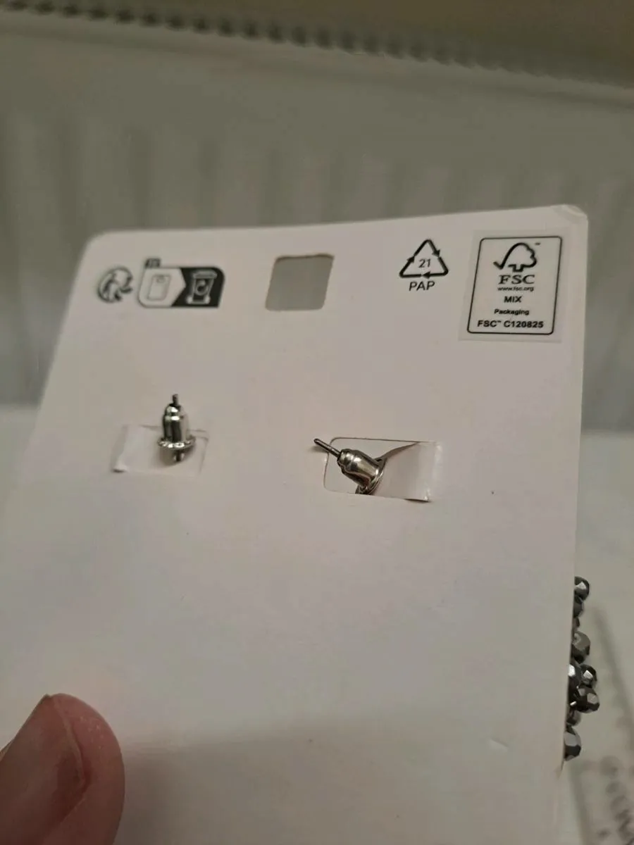 Large decorated hoop earrings - Image 4