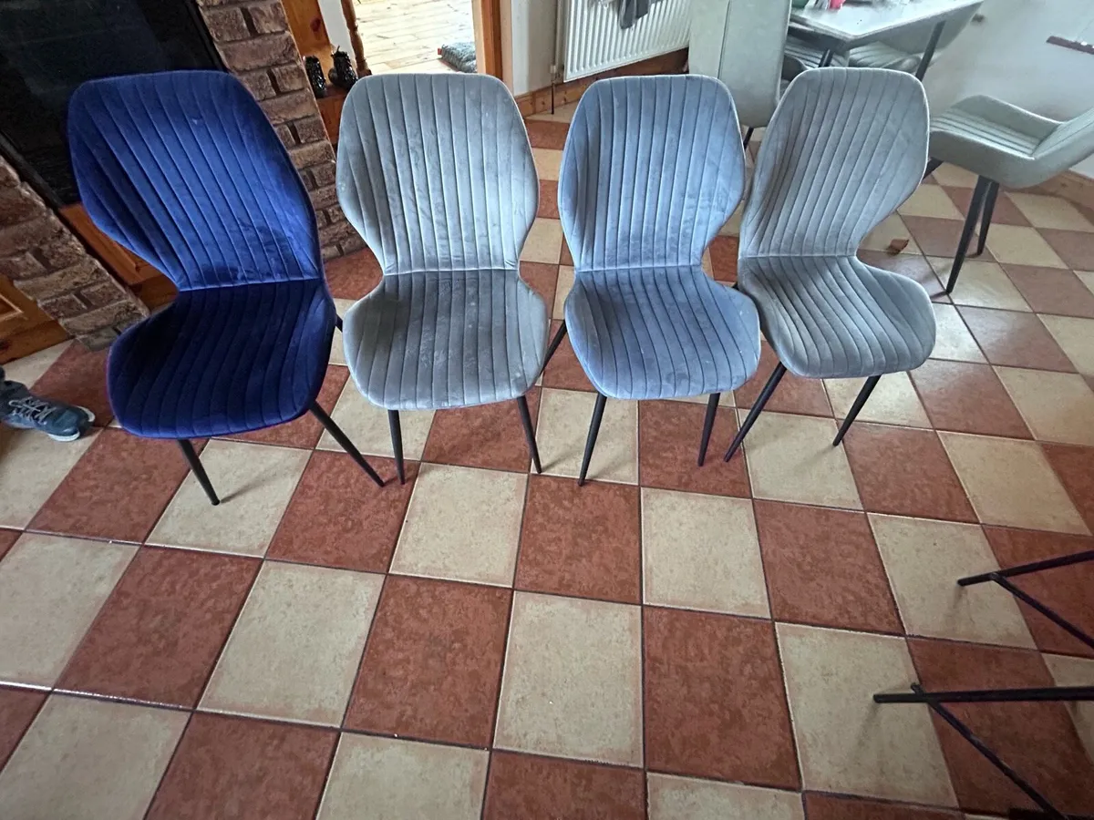 4 kitchen chairs - Image 1