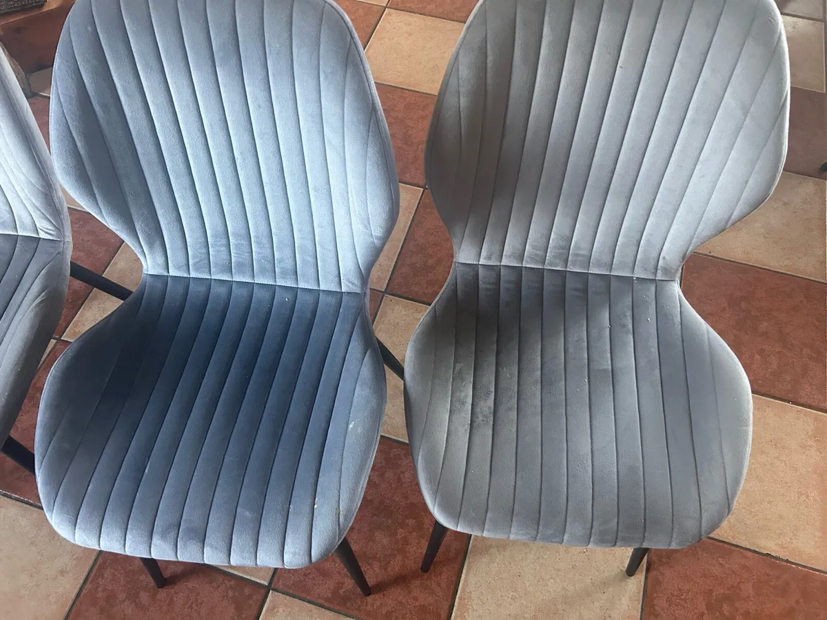 4 kitchen chairs - Image 2