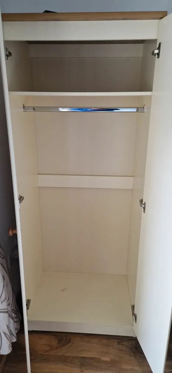 2 door wardrobe - Image 1