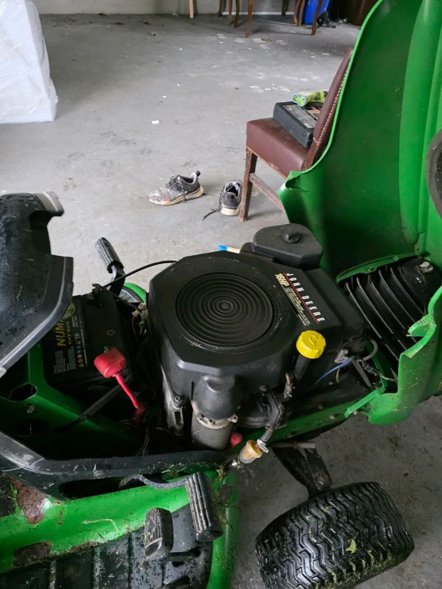 John Deere lt160 ride on lawnmower - Image 3