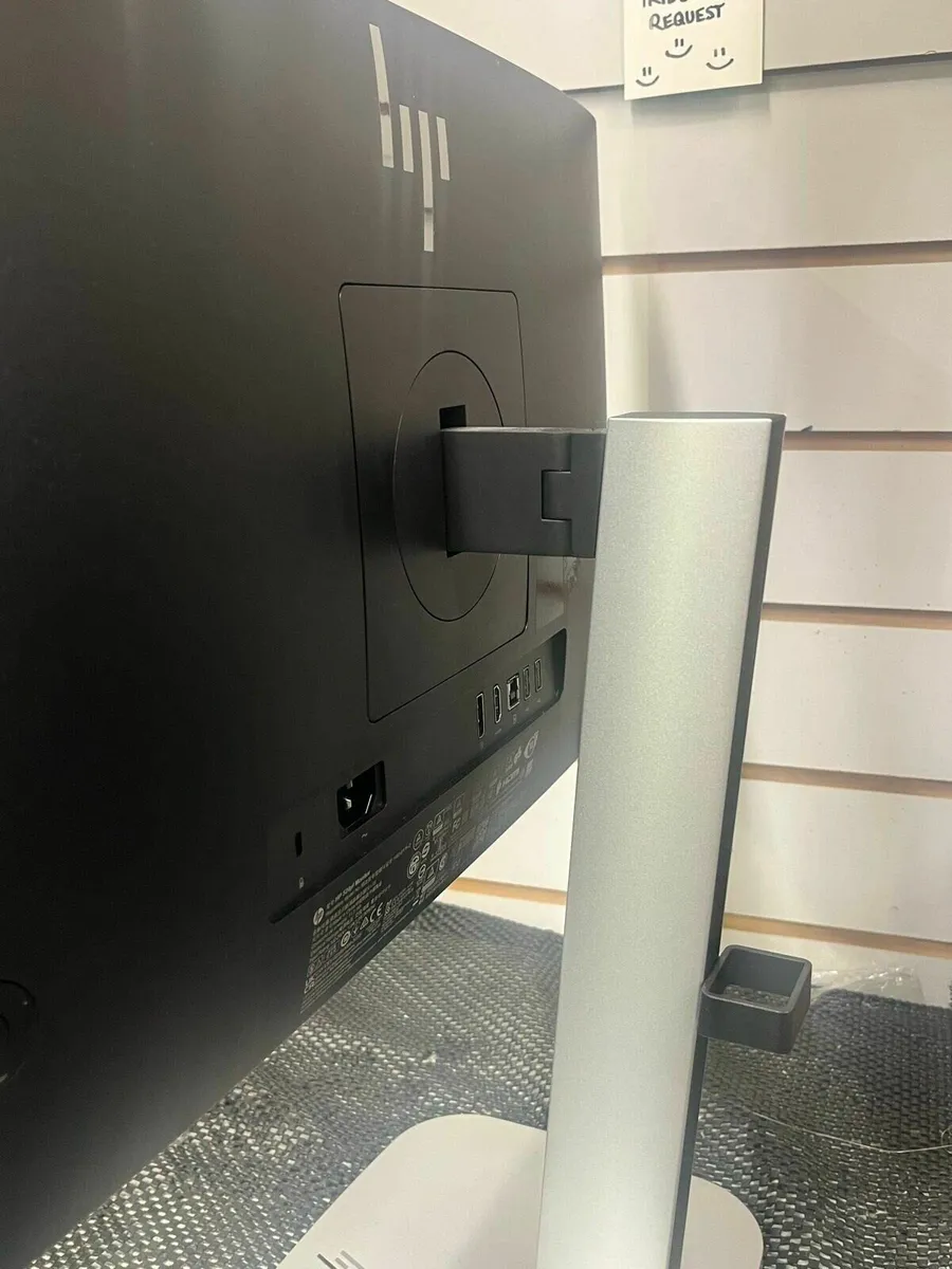 HP 24” Monitor - Image 2