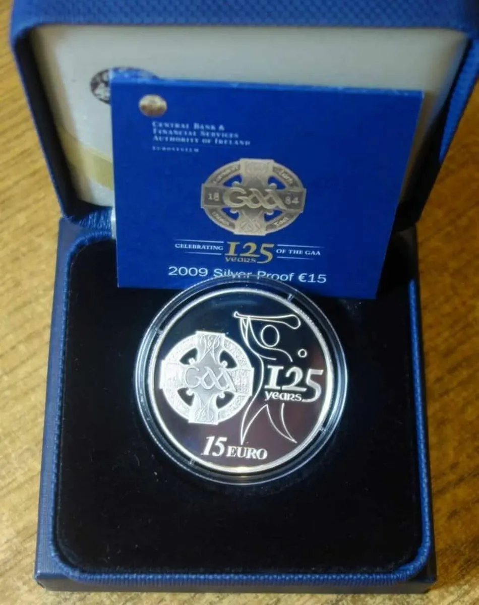 2009 GAA €15 125th Anniversary Silver Proof Coin - Image 1