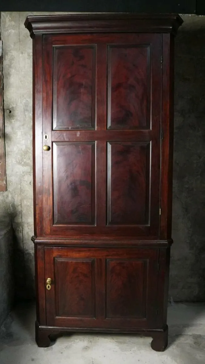 Antique Georgian country house corner cabinet - Image 1