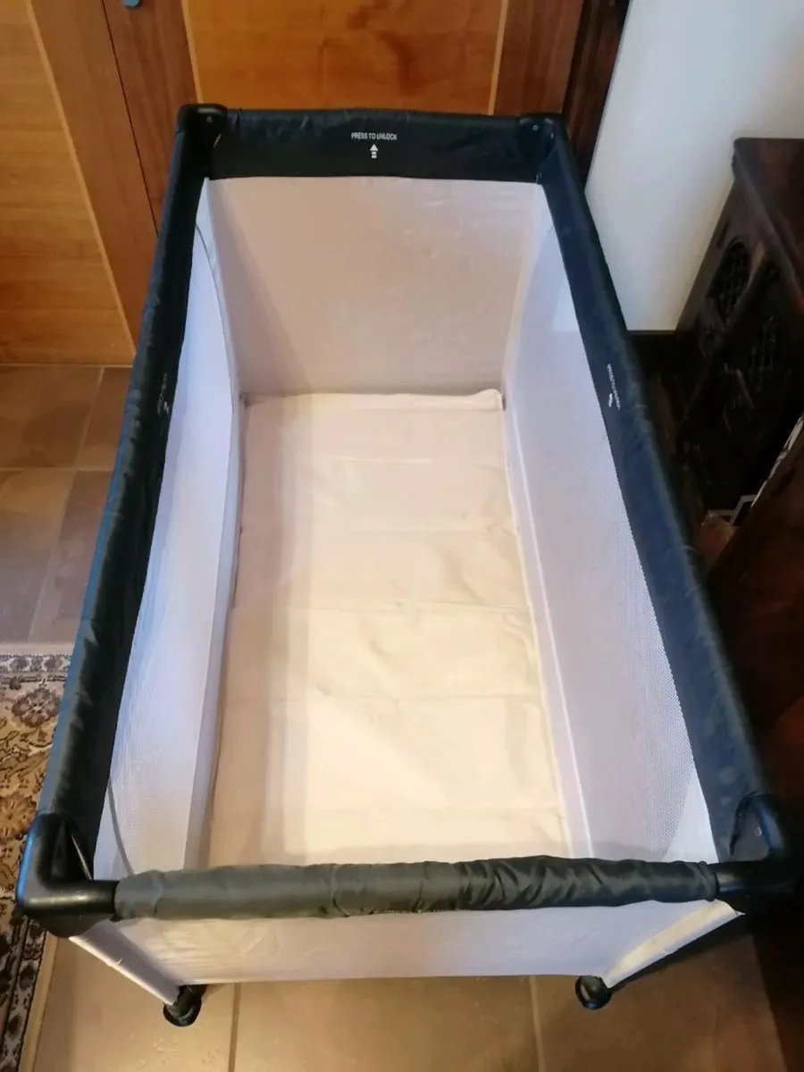 Travel Cot - Image 4