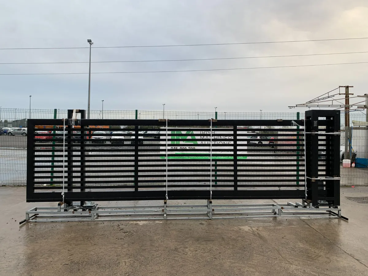 NEW/UNUSED 20FT ELECTRIC CANTILEVER SLIDING GATE - Image 1
