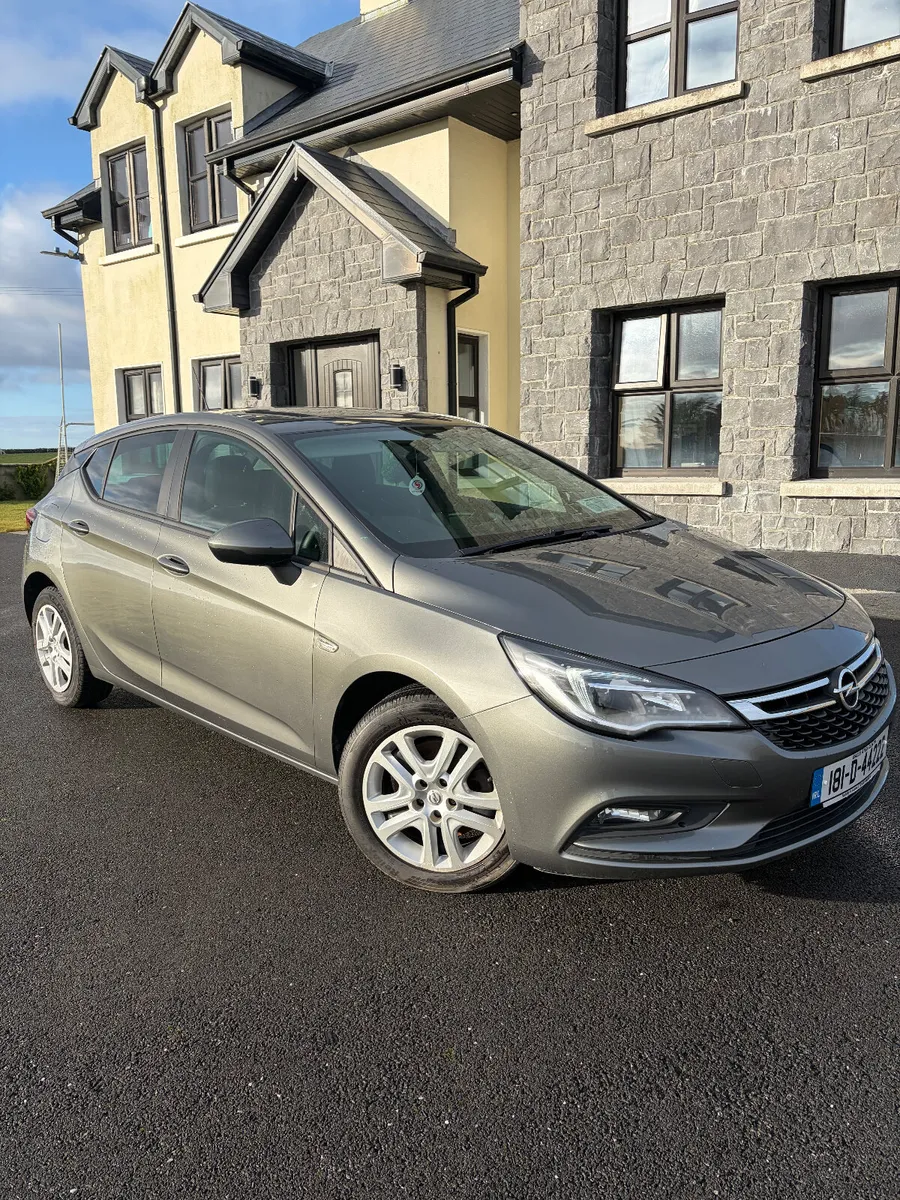 Opel Astra 2018 - Image 1