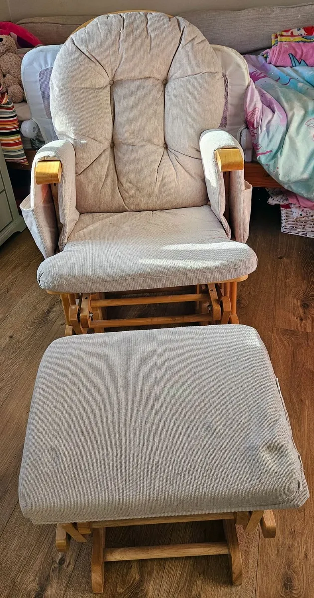Babylo Baby Feeding Rocking Chair with Stool - Image 3