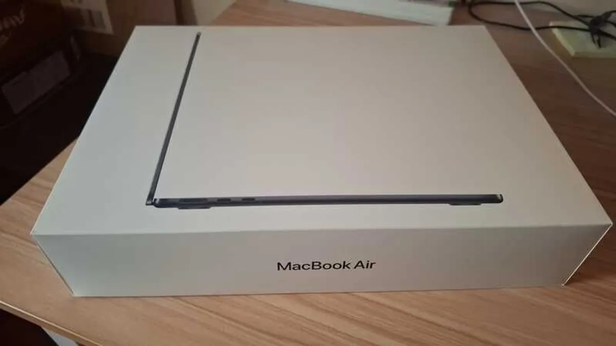 2025 M4 Apple MacBook Air 13-inch  16GB RAM 256GB - Image 1