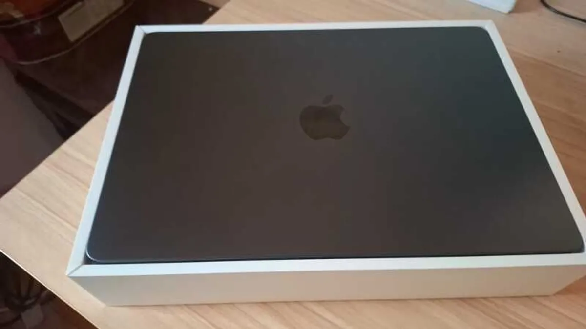 2025 M4 Apple MacBook Air 13-inch  16GB RAM 256GB - Image 2