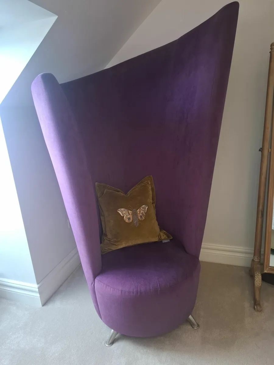 Accent chair - Image 1